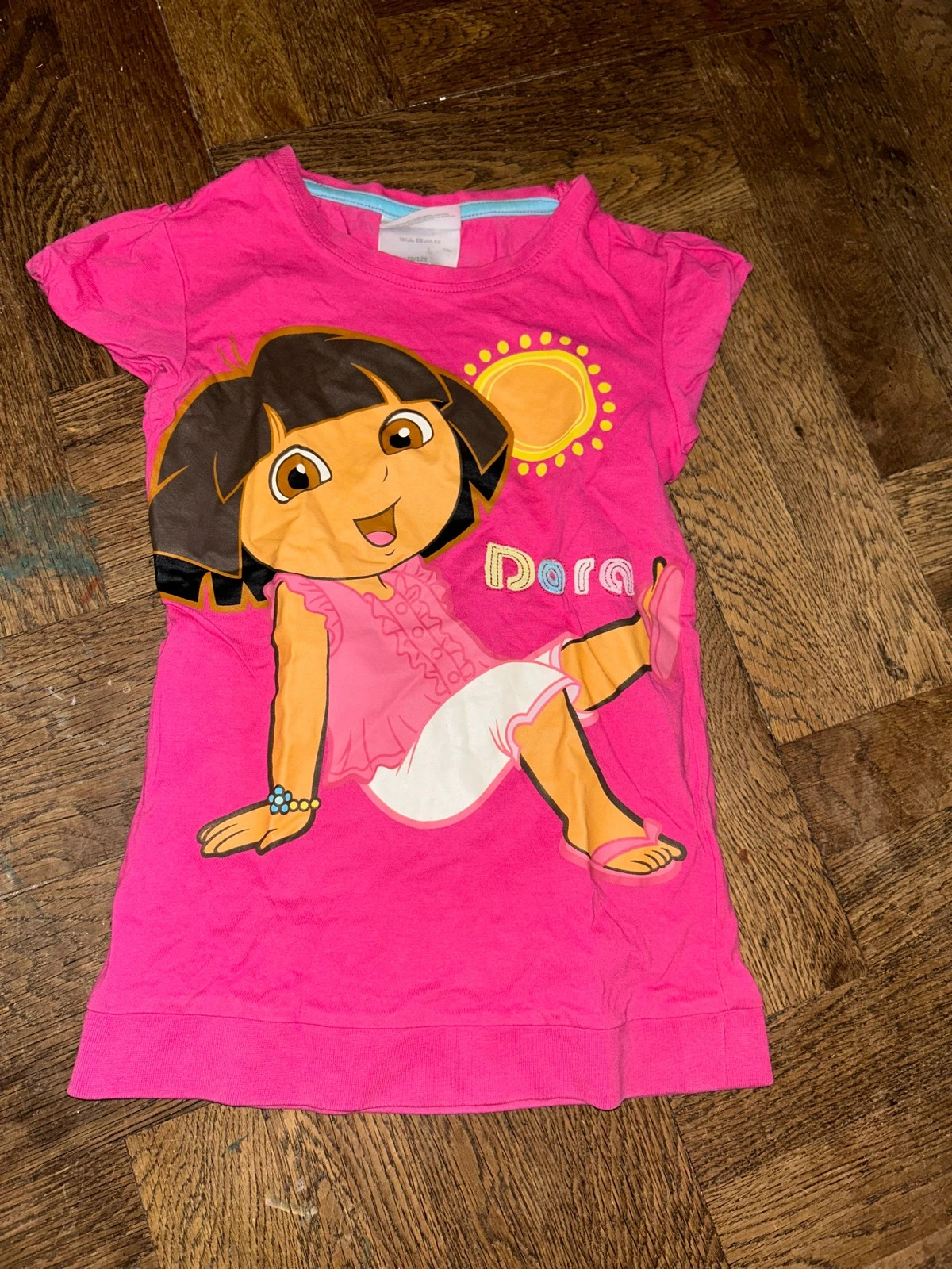T-shirt DORA taille 7-8 ans