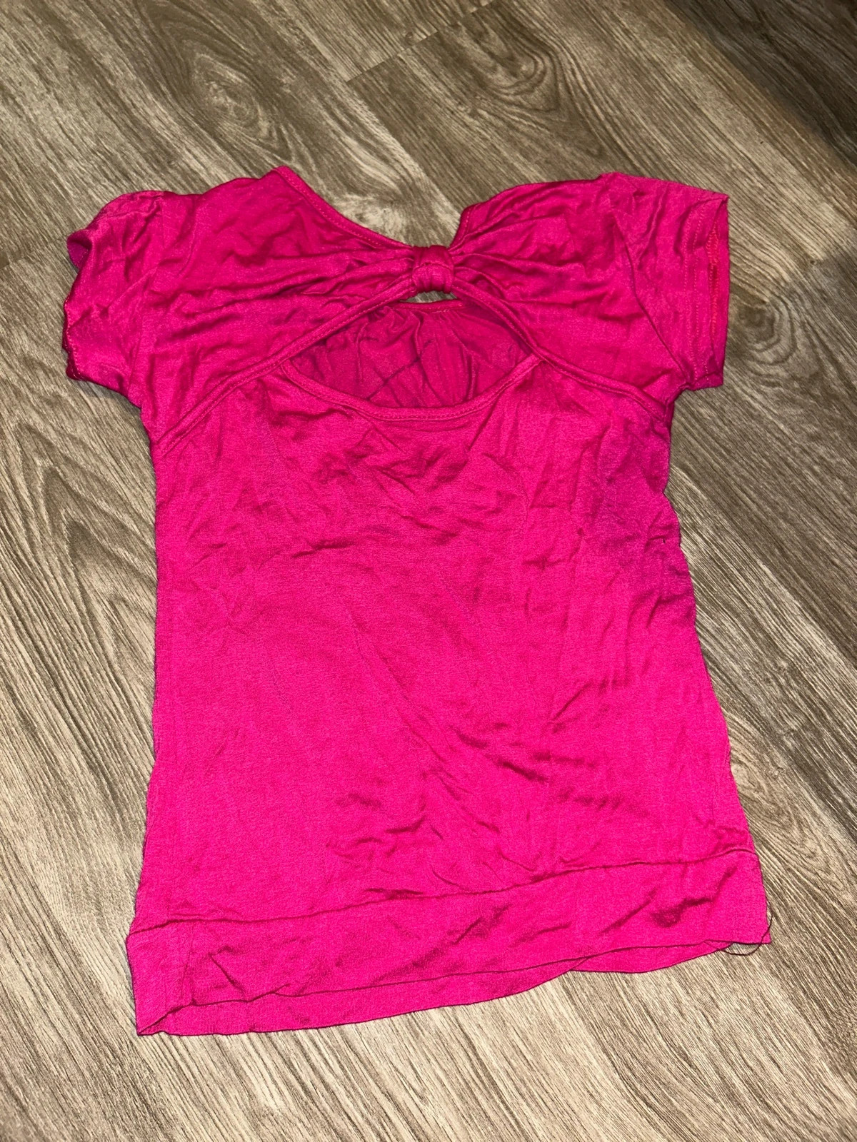 T-shirt avec noeud au dos 10 ans – pas de marque – taille 10 ans / 140 cm 2