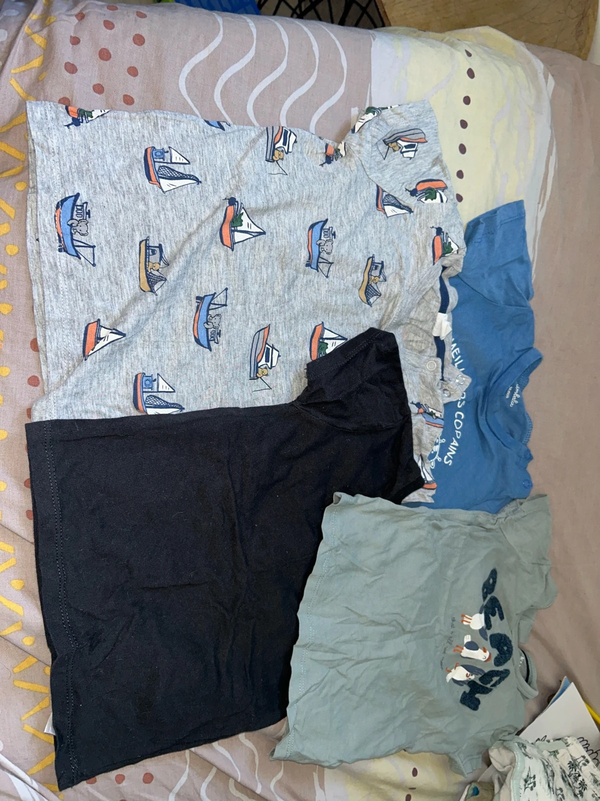 Lot de 4 T-shirt taille 24 mois