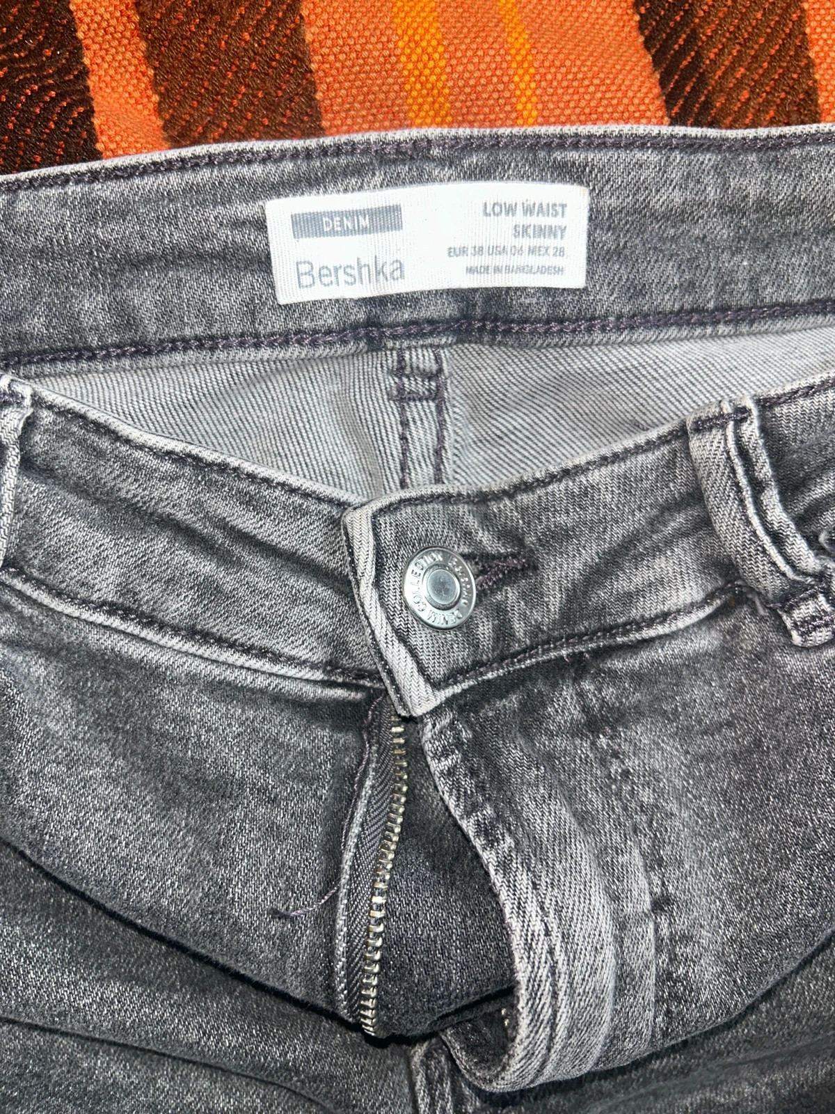 Jean troué taille basse 34 – Bershka – taille XS / 34 / 6 4