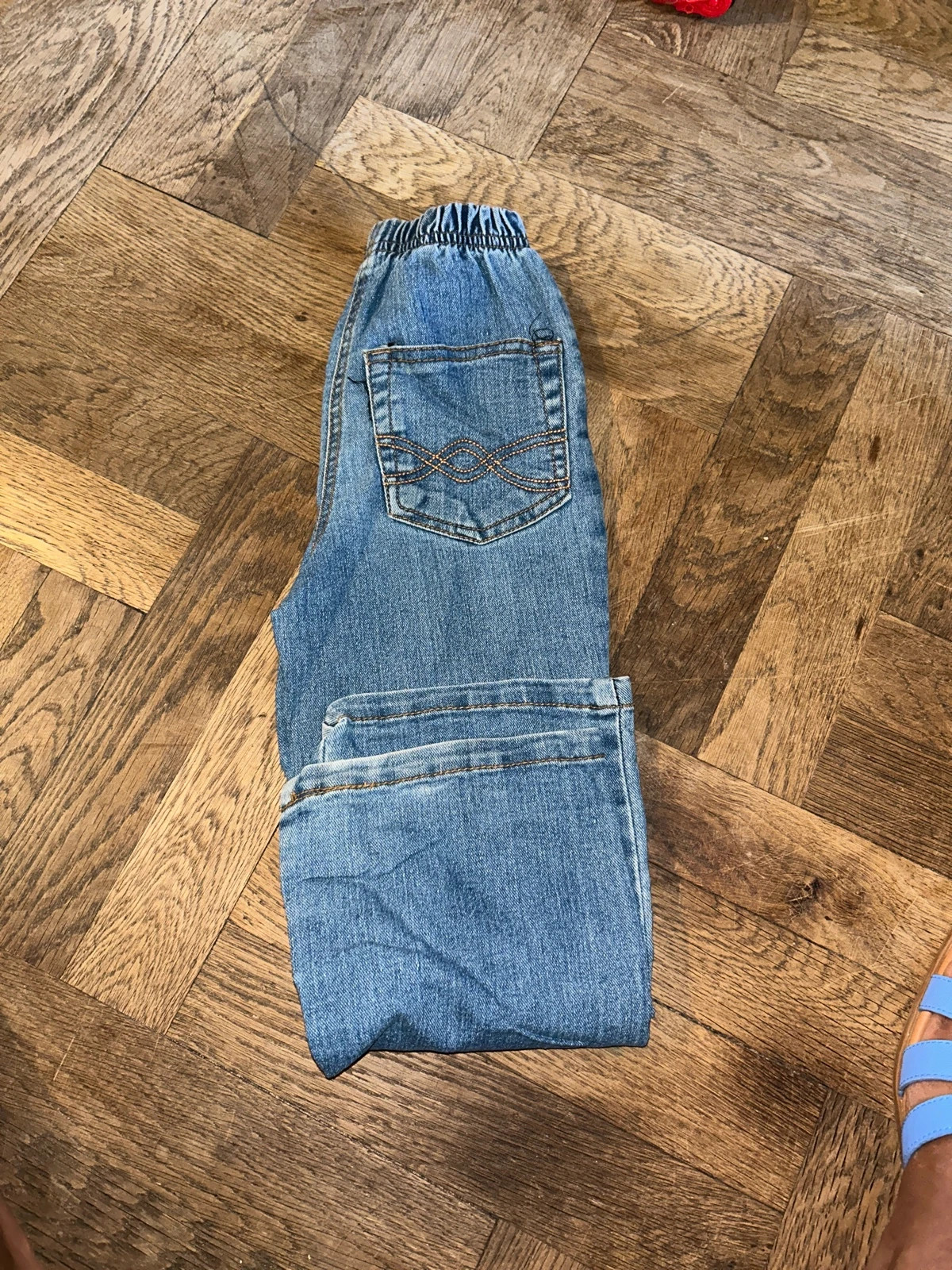 Jean 4 ans – pas de marque – taille 4 ans / 104 cm 2
