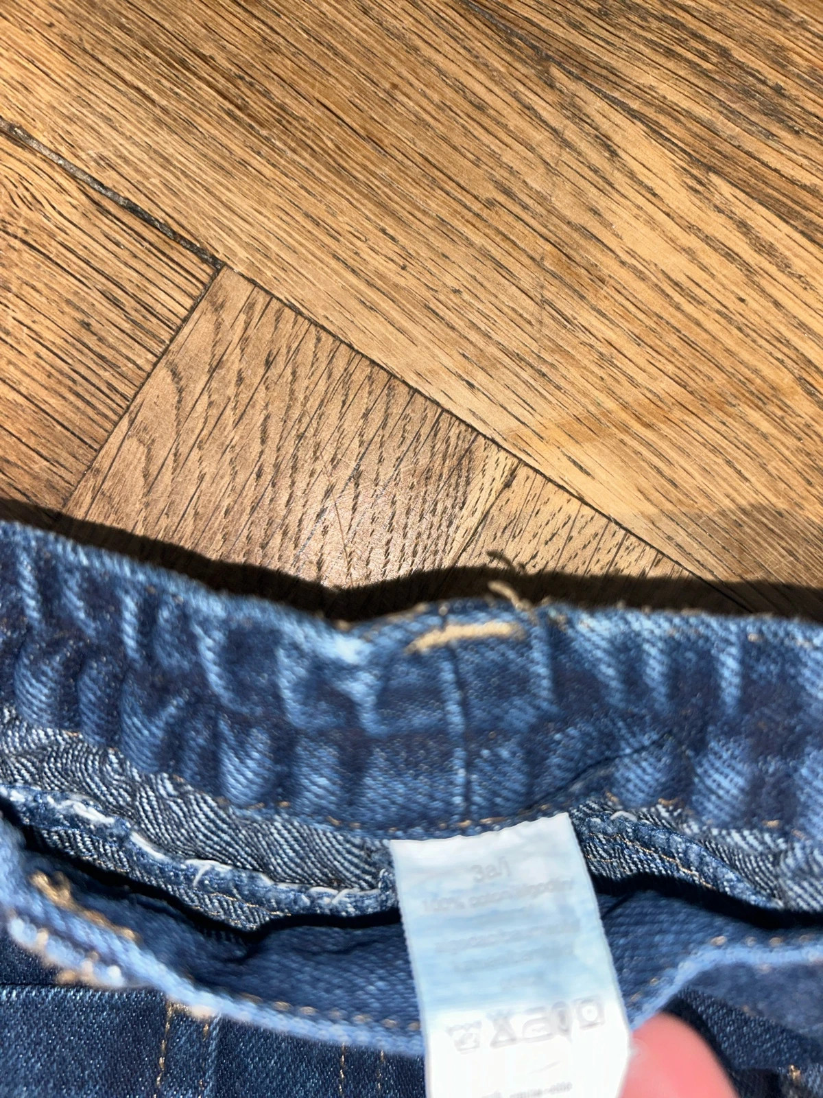 Jean 3 ans pattes d’éléphant – pas de marque – taille 3 ans / 98 cm 3