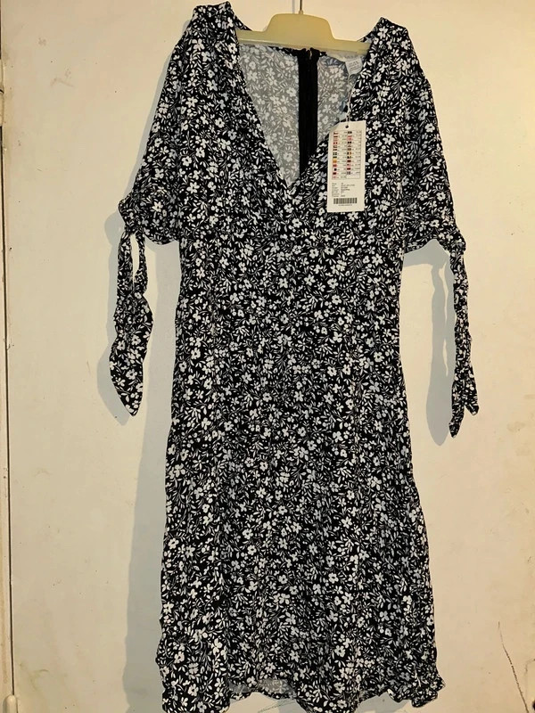 Mini robe d’été fleuri taille 34 New Yorker – Amisu – taille XS / 34 / 6 2