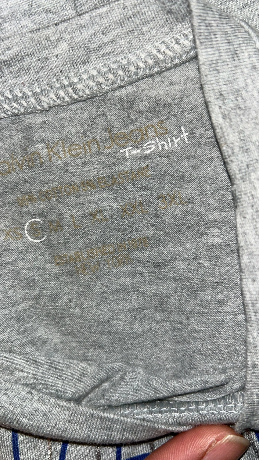 T-shirt Calvin Klein taille S – Calvin Klein – taille S 3