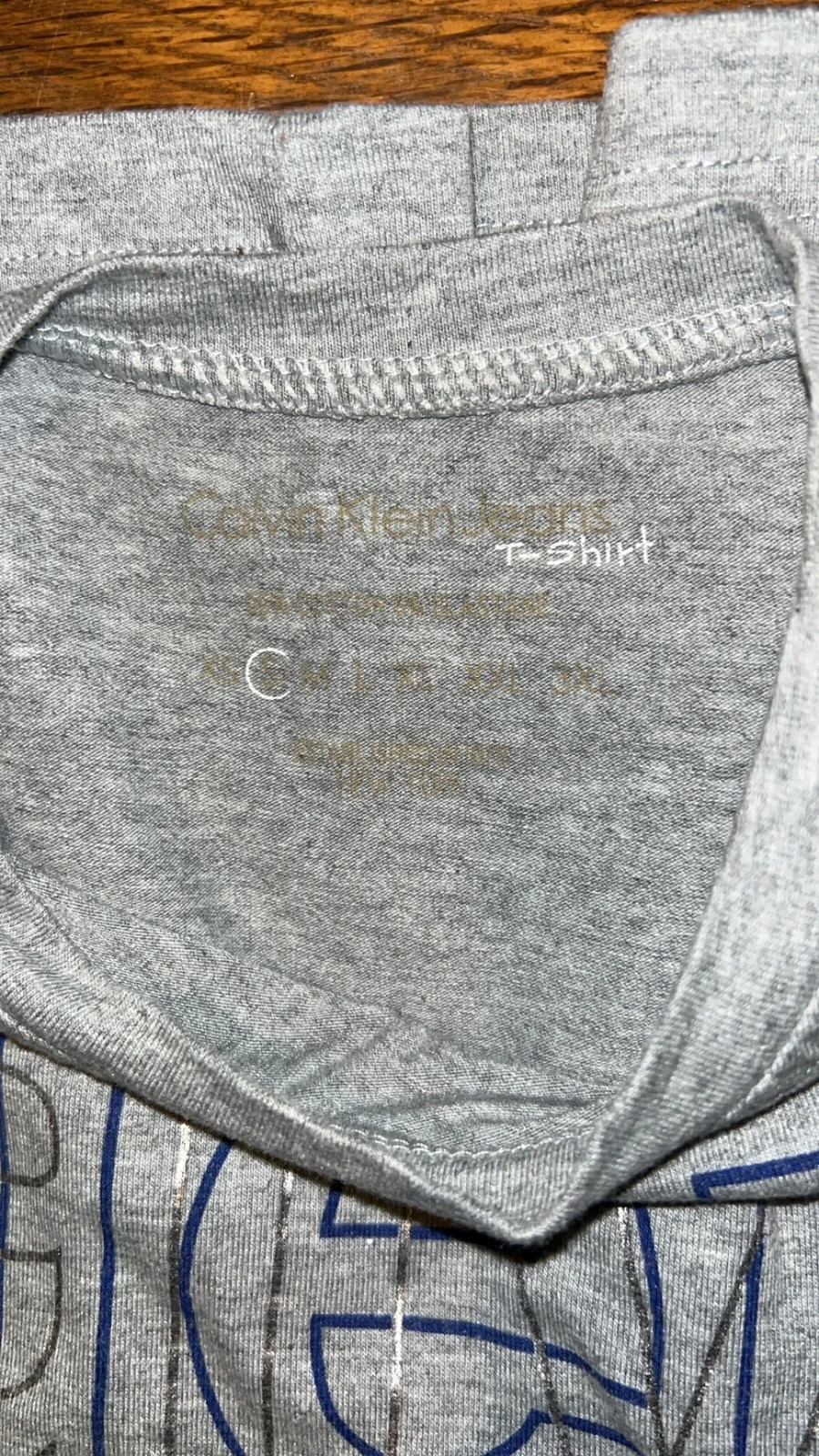 T-shirt Calvin Klein taille S – Calvin Klein – taille S 4