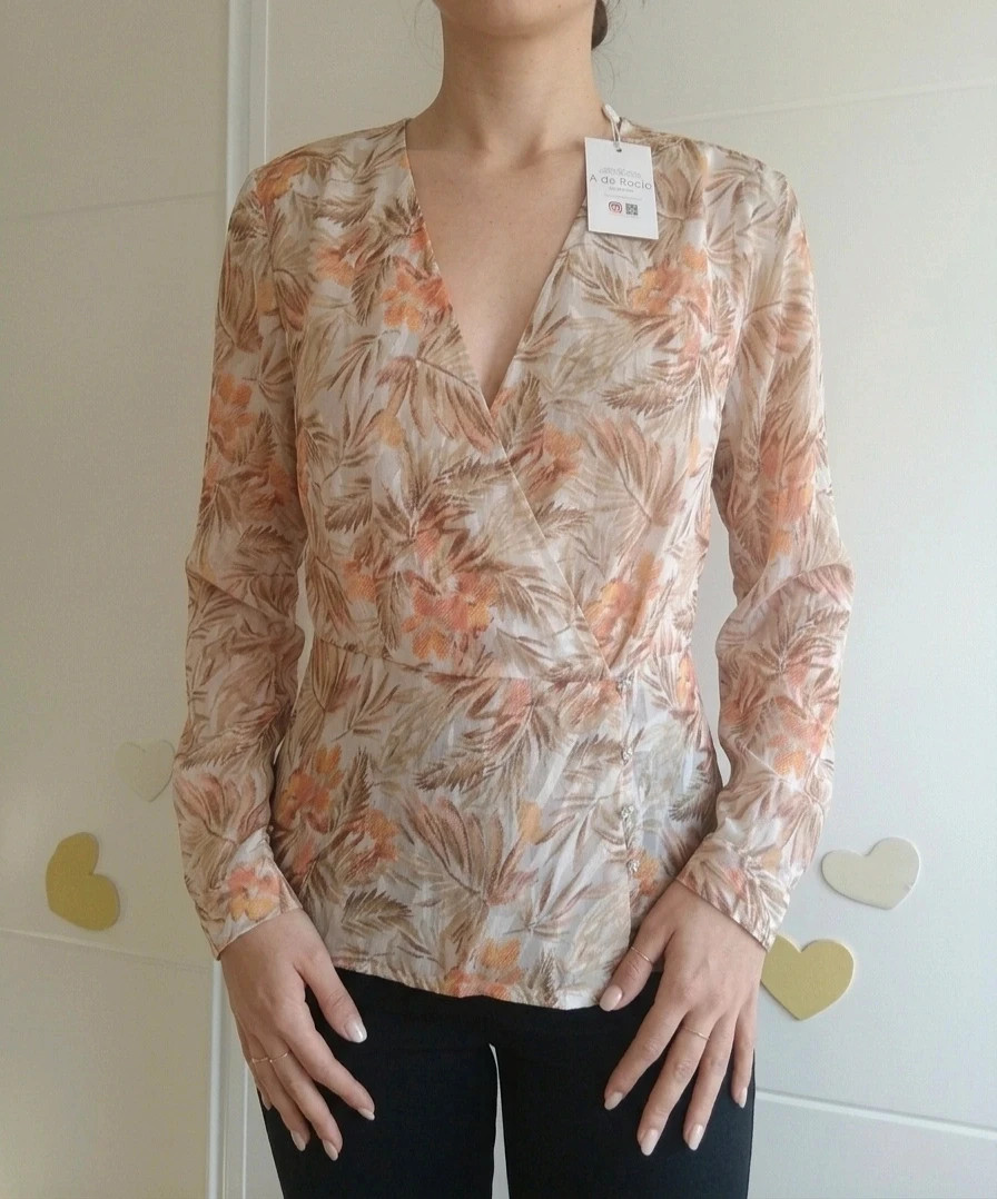 Blusa #lovem cruzada floral Talla S No envío por Vinteg Go 🙏 Descripción persuasiva Copiar