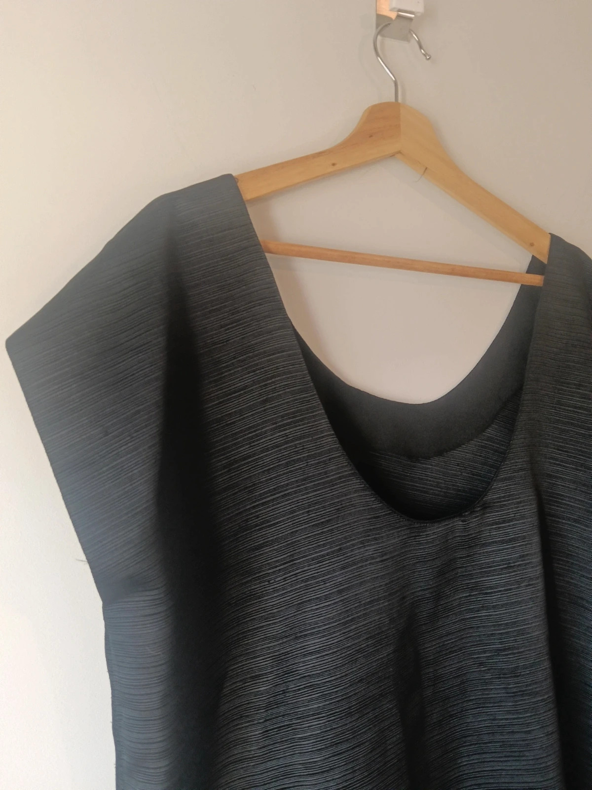 Blusa relieve negro fluida Talla 52/54( medidas) – taille 6XL / 52 / 24 2