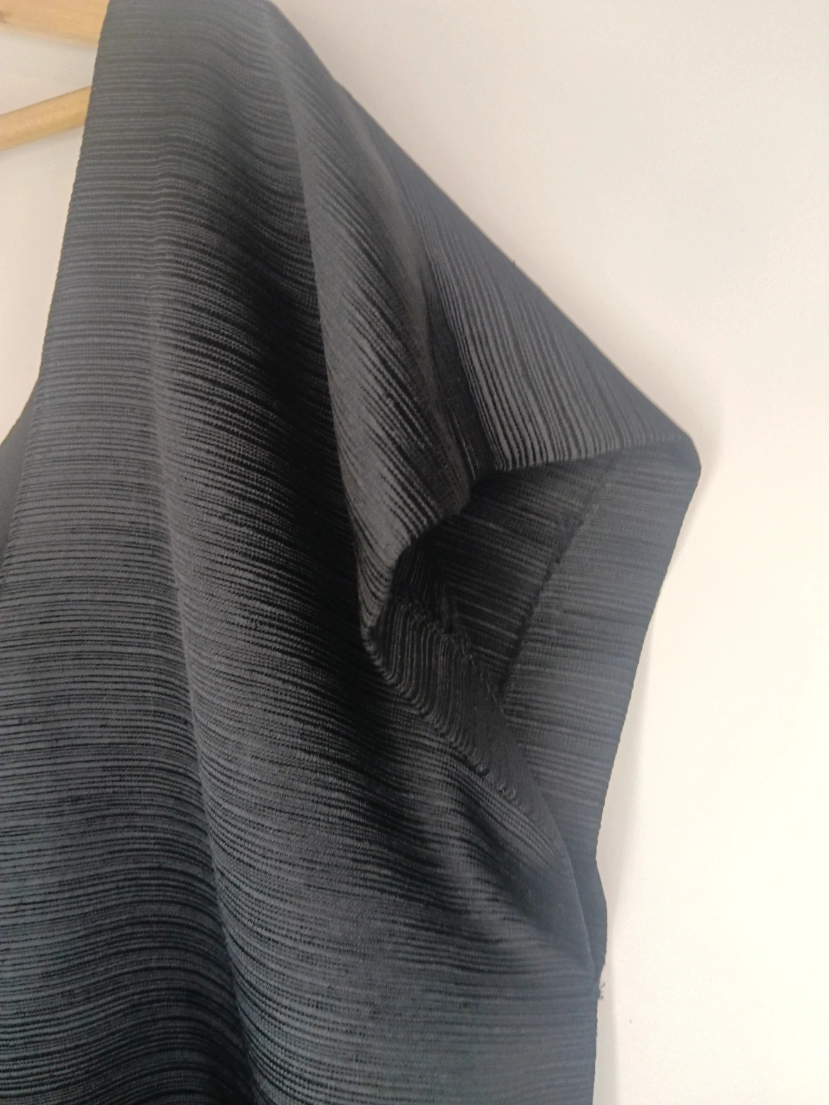 Blusa relieve negro fluida Talla 52/54( medidas) – taille 6XL / 52 / 24 4