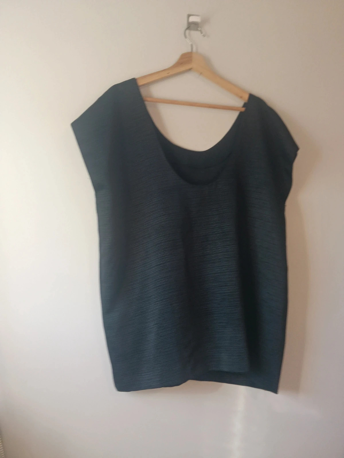 Blusa relieve negro fluida Talla 52/54( medidas) – taille 6XL / 52 / 24