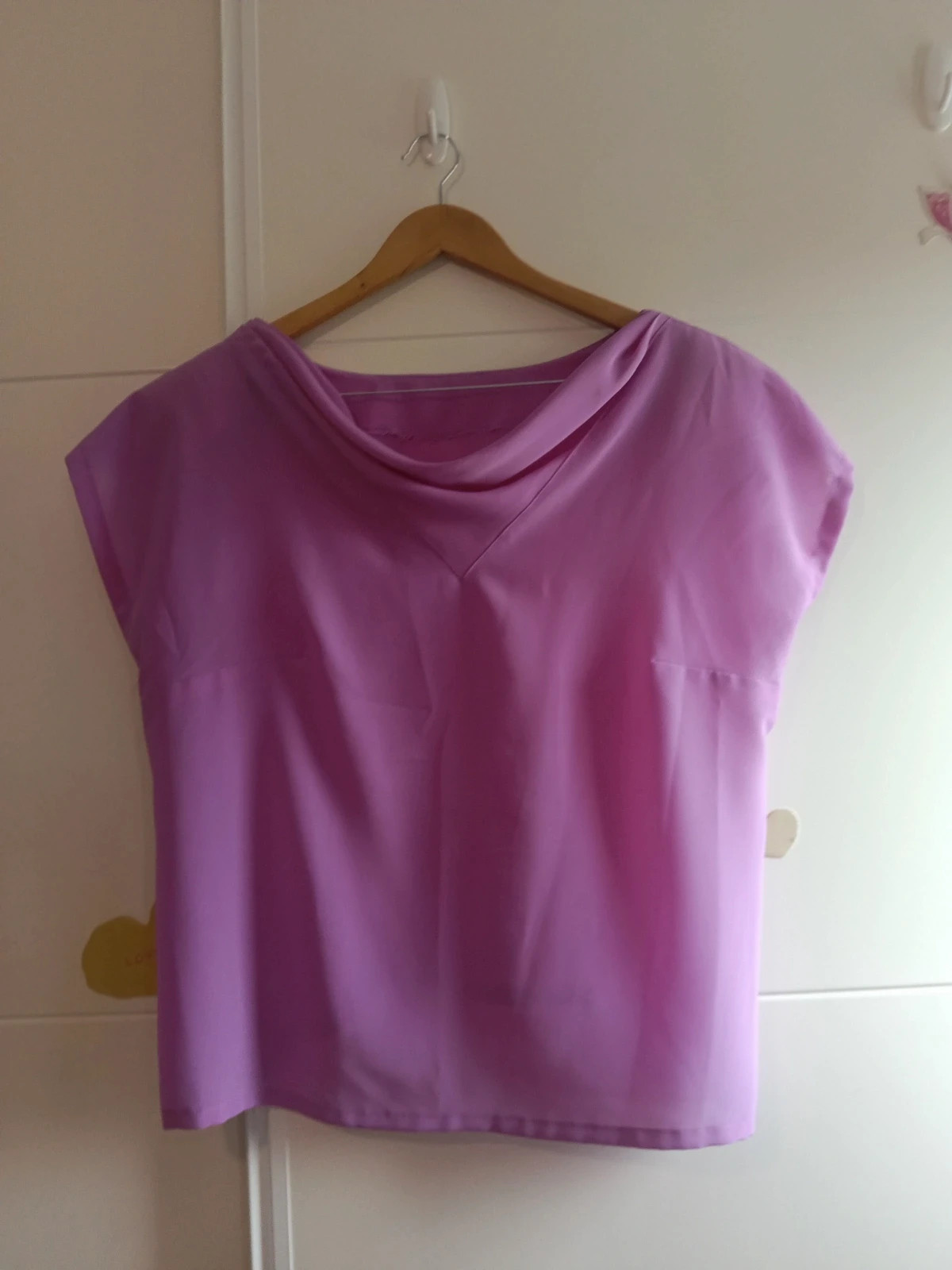 Blusa viral cuello drapeado hombreras 50/52(Medidas) – taille 5XL / 50 / 22