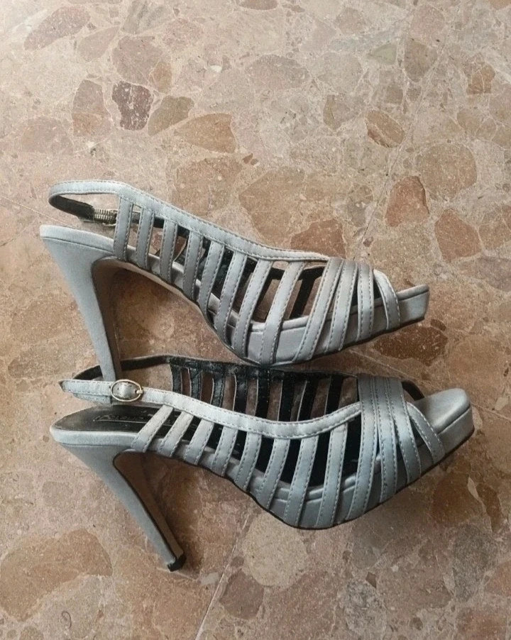 Sandalias fiesta Viral gris plata Lorena Carreras T.39 No envío por Vinteg Go 🙏 – Lorena Carreras – taille 39