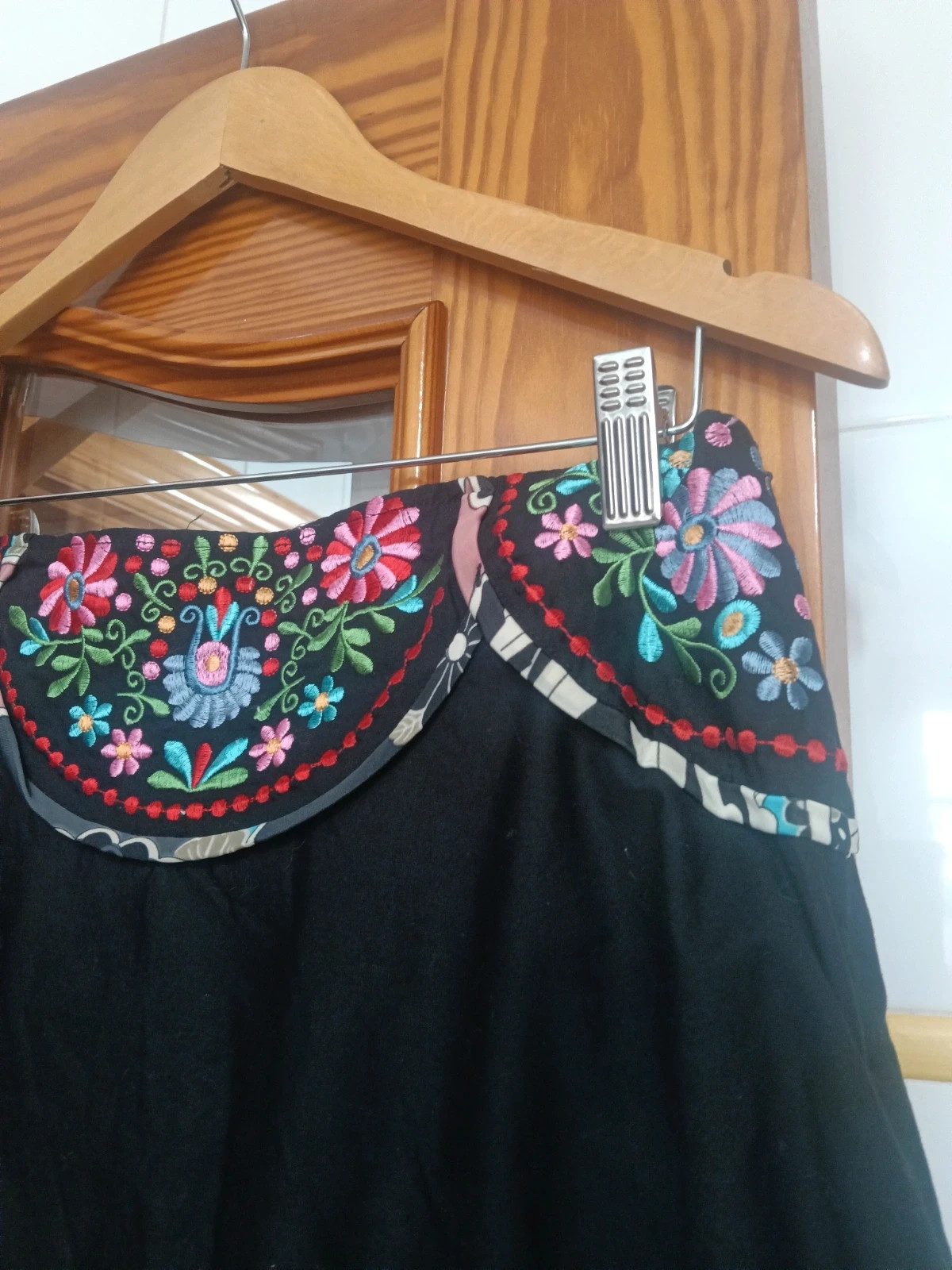 Falda bordada negra flores viral de VODKA 🖤 Talla M No envío por Vinteg Go 🙏 – Vodka – taille M / 38 / 10 2