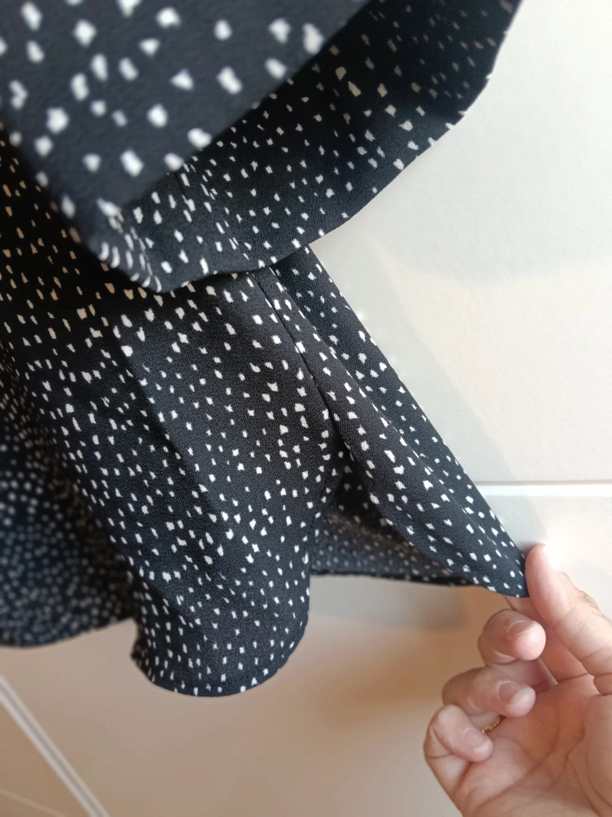 Blusa Topitos Negra 🥭 Viral con hombreras Talla XL(42) No envío por Vinteg Go 🙏 – Mango – taille XL / 42 / 14 5
