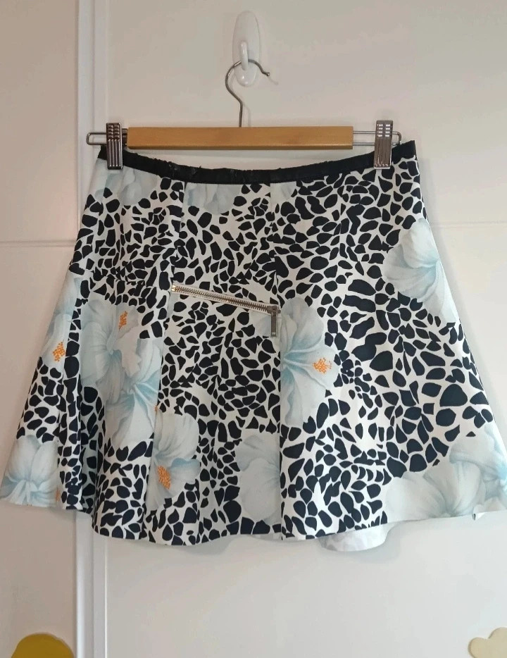 Preciosa Minifalda print Zara trafaluc Talla S viral ( leer descripción) 💎 No envío por Vinteg Go 🙏