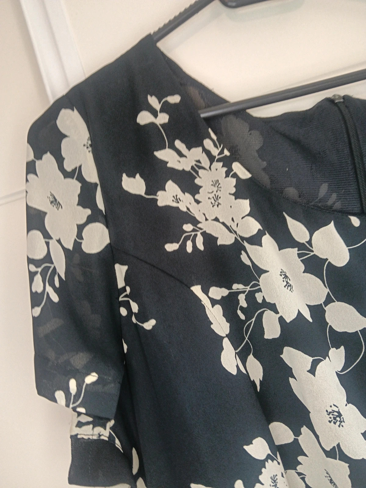 Vestido floral negro y blanco Talla 56 pequeña Viral 💥 No envío por Vinteg Go 🙏 – taille 8XL / 56 / 28 5
