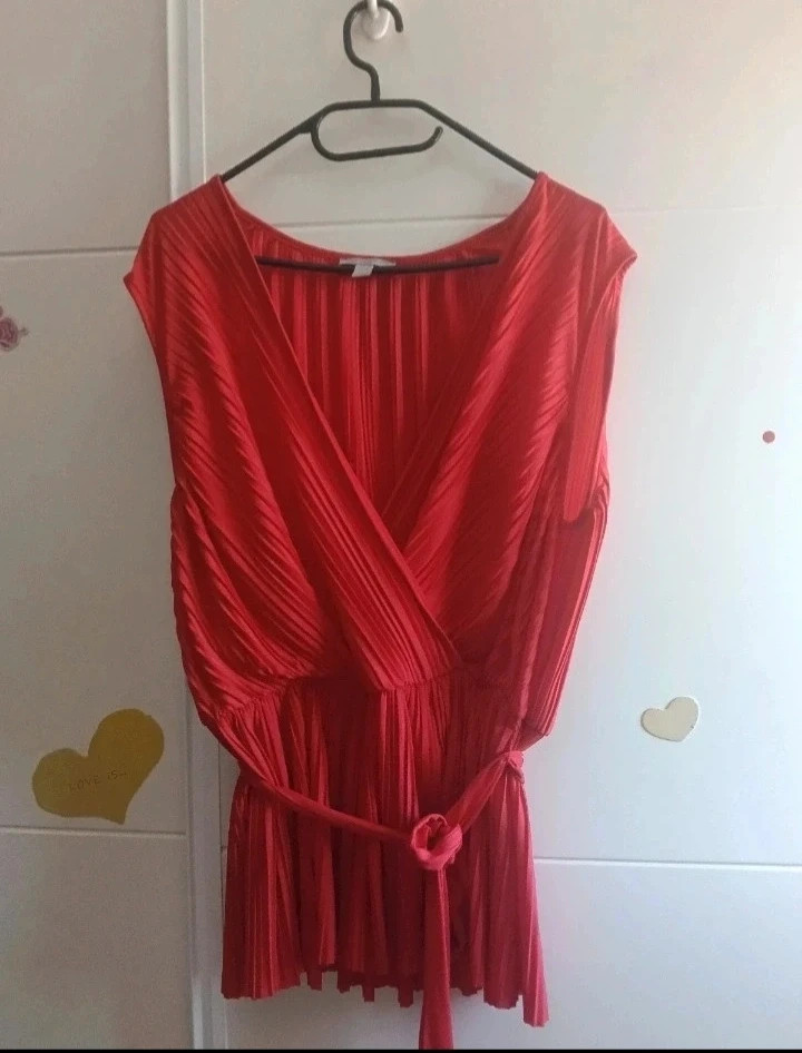 Blusa H&M Rojo viral Plisada Talla M( como nueva) No envío por Vinteg Go 🙏 – H&M – taille M / 38 / 10 2