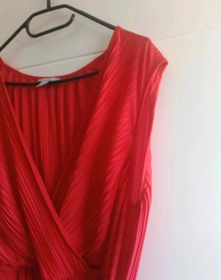 Blusa H&M Rojo viral Plisada Talla M( como nueva) No envío por Vinteg Go 🙏 – H&M – taille M / 38 / 10 5