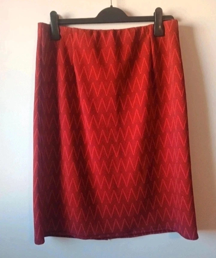 Falda Roja zigzag viral Talla 2XL perfecta No envío por Vinteg Go 🙏 – Local – taille XXL / 44 / 16 2