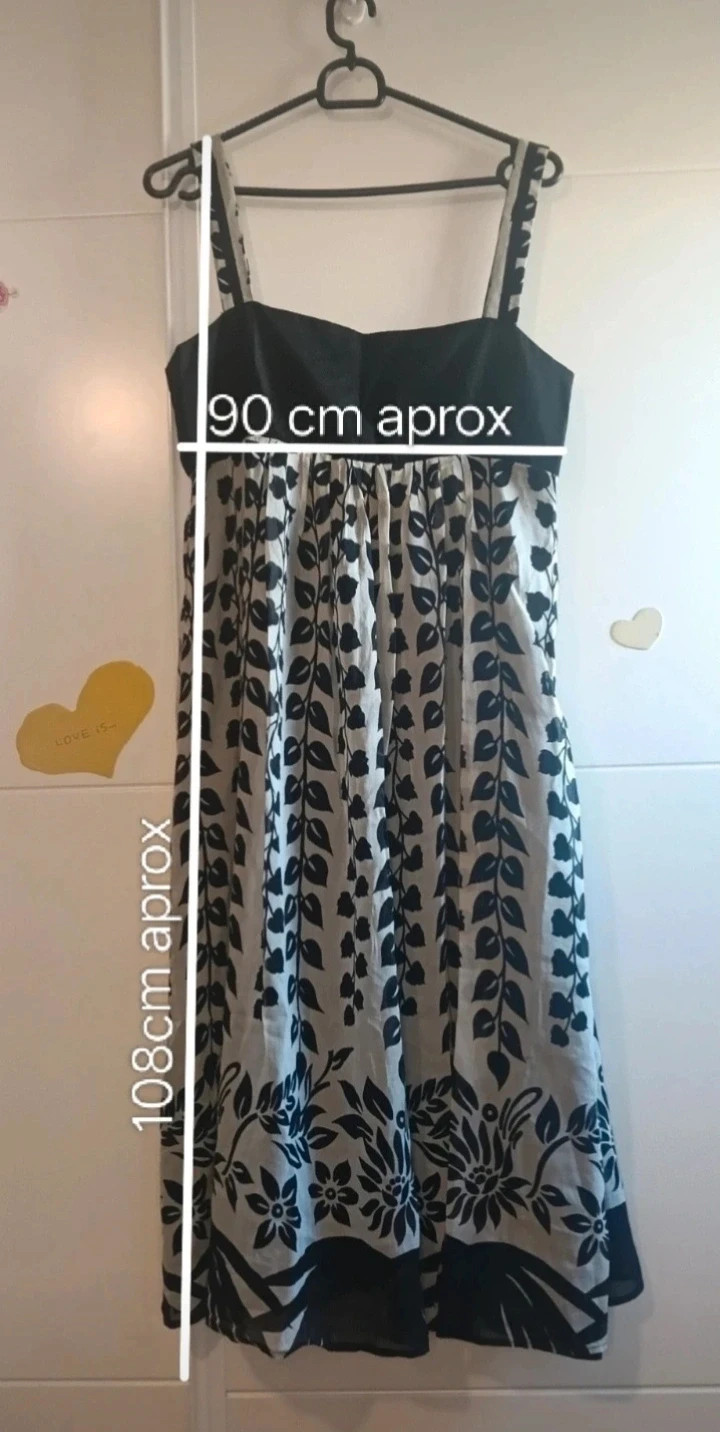 Vestido midi ZARA Talla L corte imperio floral N&B con medidas NO envío por Vinteg Go🙏 – Zara – taille L / 40 / 12 2