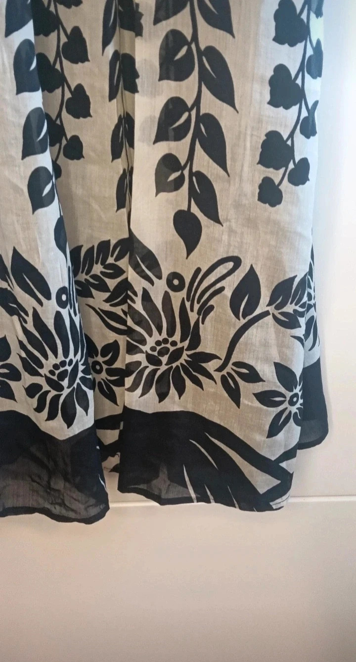 Vestido midi ZARA Talla L corte imperio floral N&B con medidas NO envío por Vinteg Go🙏 – Zara – taille L / 40 / 12 3