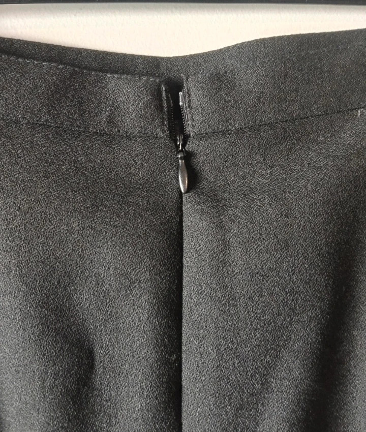 Falda Elegante Negra Lella Mode( El corte inglés) Talla 46 Viral 🔥 – Lella mode ( corte ingles) – taille XXXL / 46 / 18 5