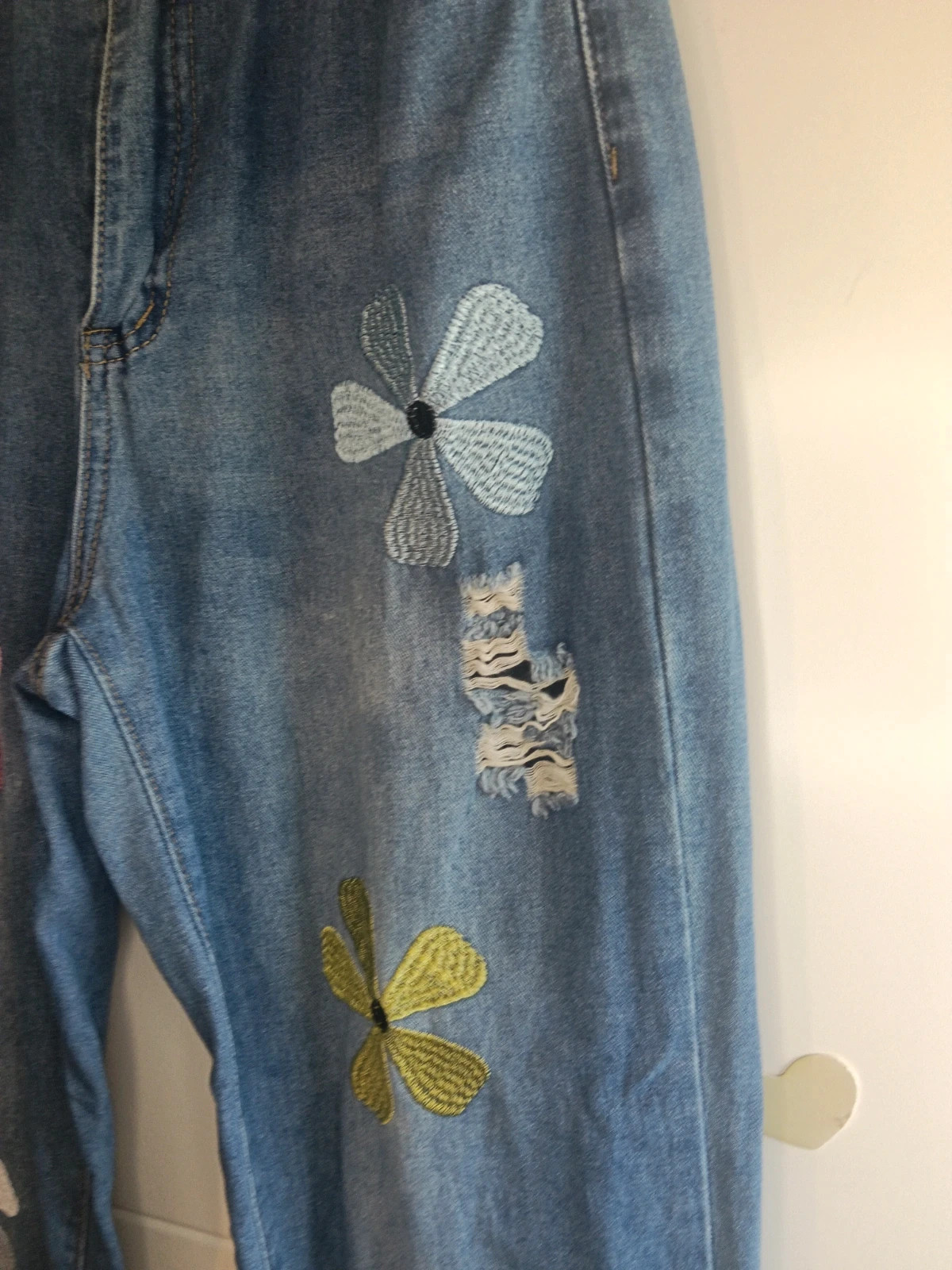 Vaqueros Mom Fit Desgastados Flores Bordadas (Talla M / 38) Viral 🔥 – Shein – taille M / 38 / 10 2