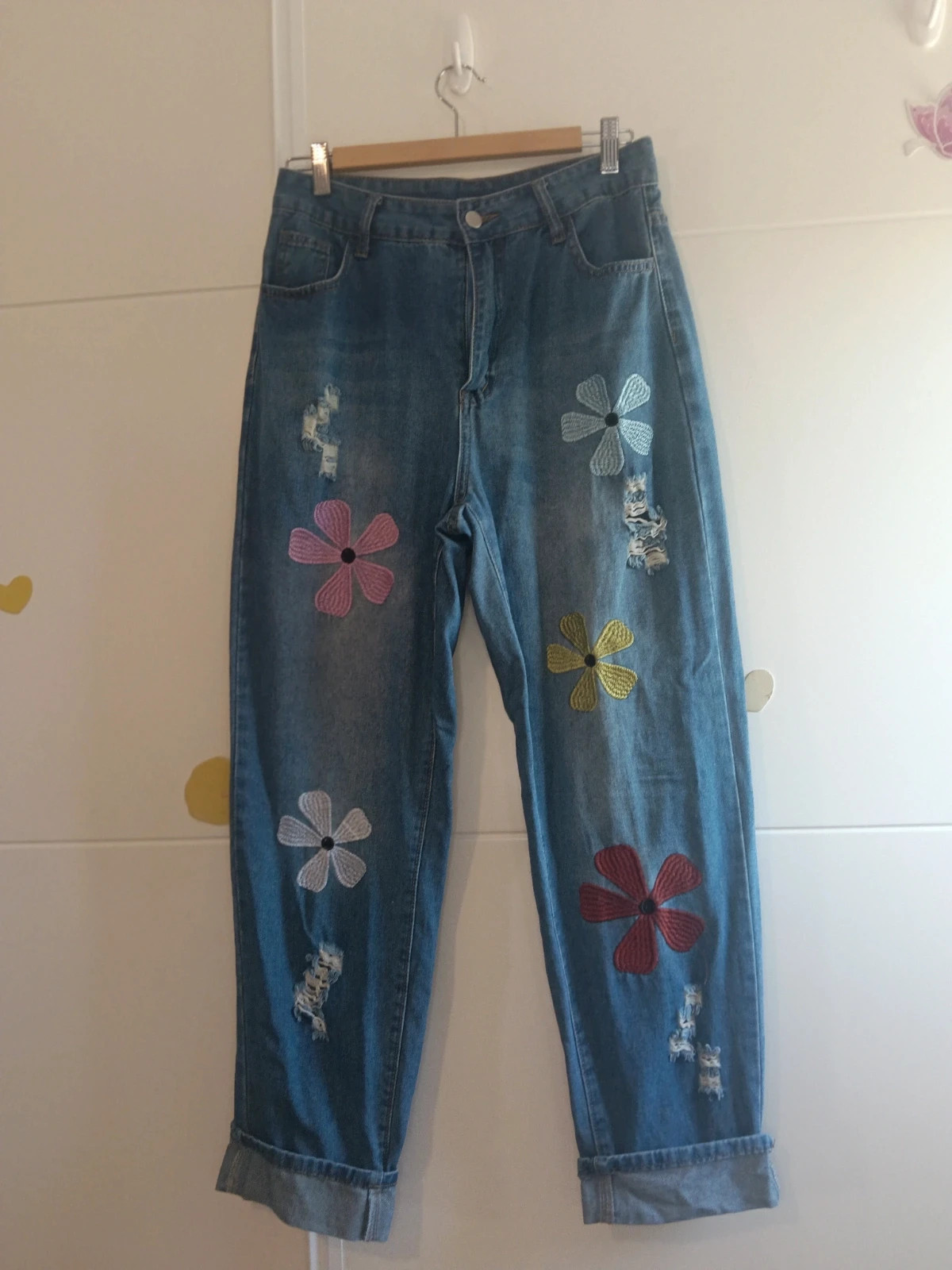 Vaqueros Mom Fit Desgastados Flores Bordadas (Talla M / 38) Viral 🔥 – Shein – taille M / 38 / 10