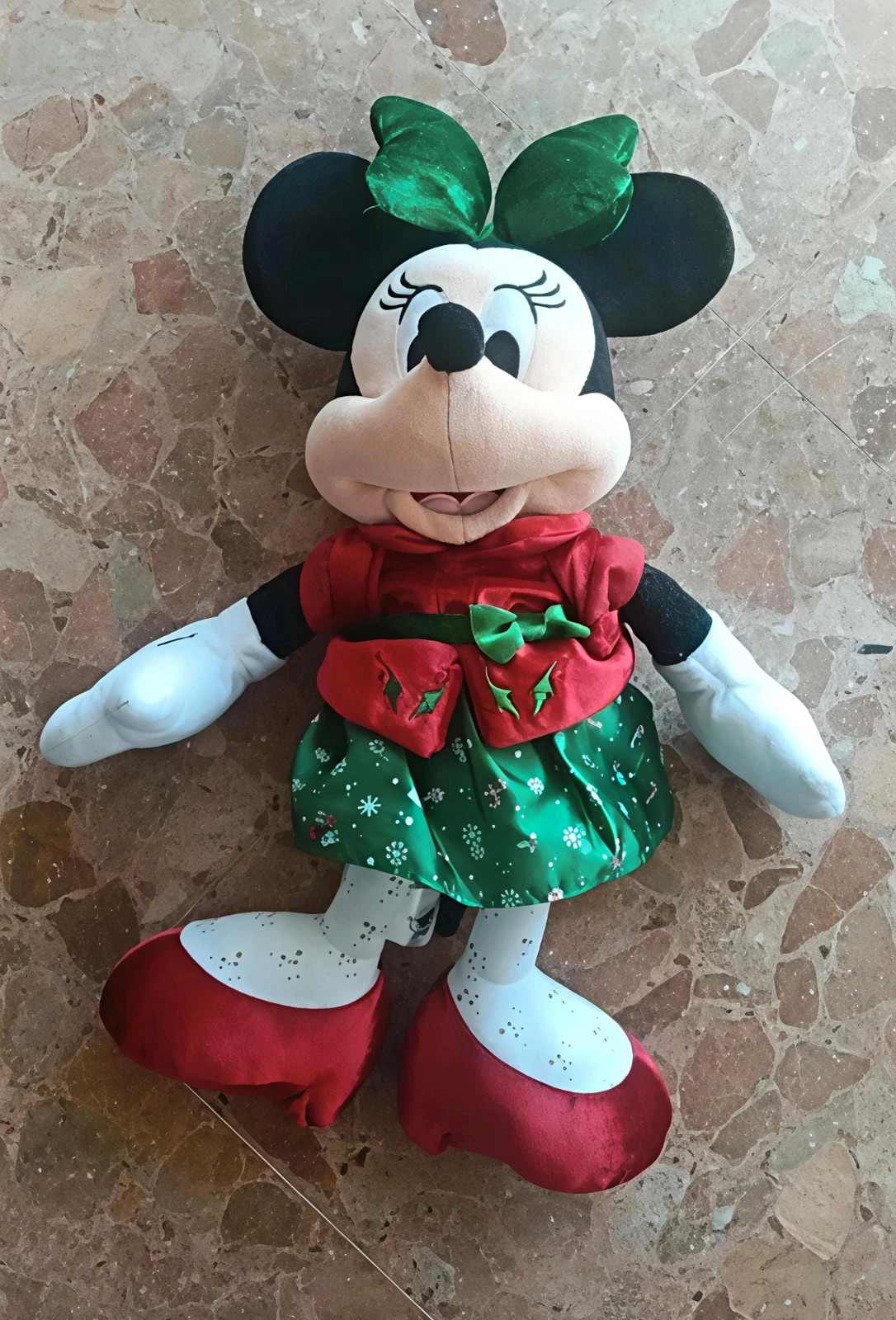 Peluche Minnie mouse colección viral Disney Store Nuevo – Disney – taille Prématuré, jusqu'à 44cm 2