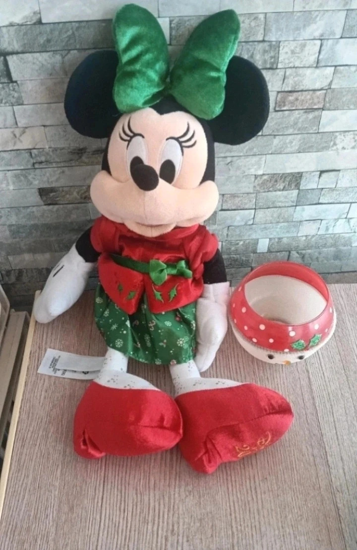Peluche Minnie mouse colección viral Disney Store Nuevo