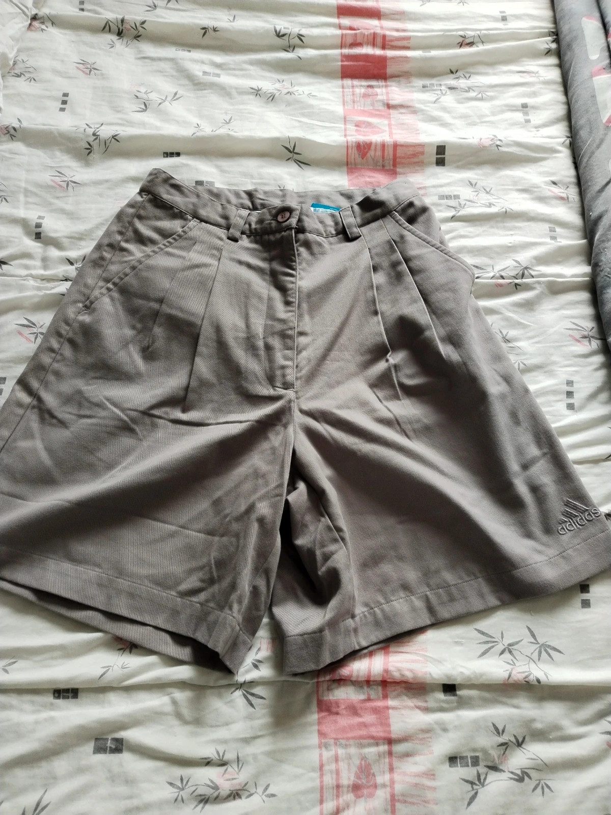 Short gris Adidas vintage logo broder taille L