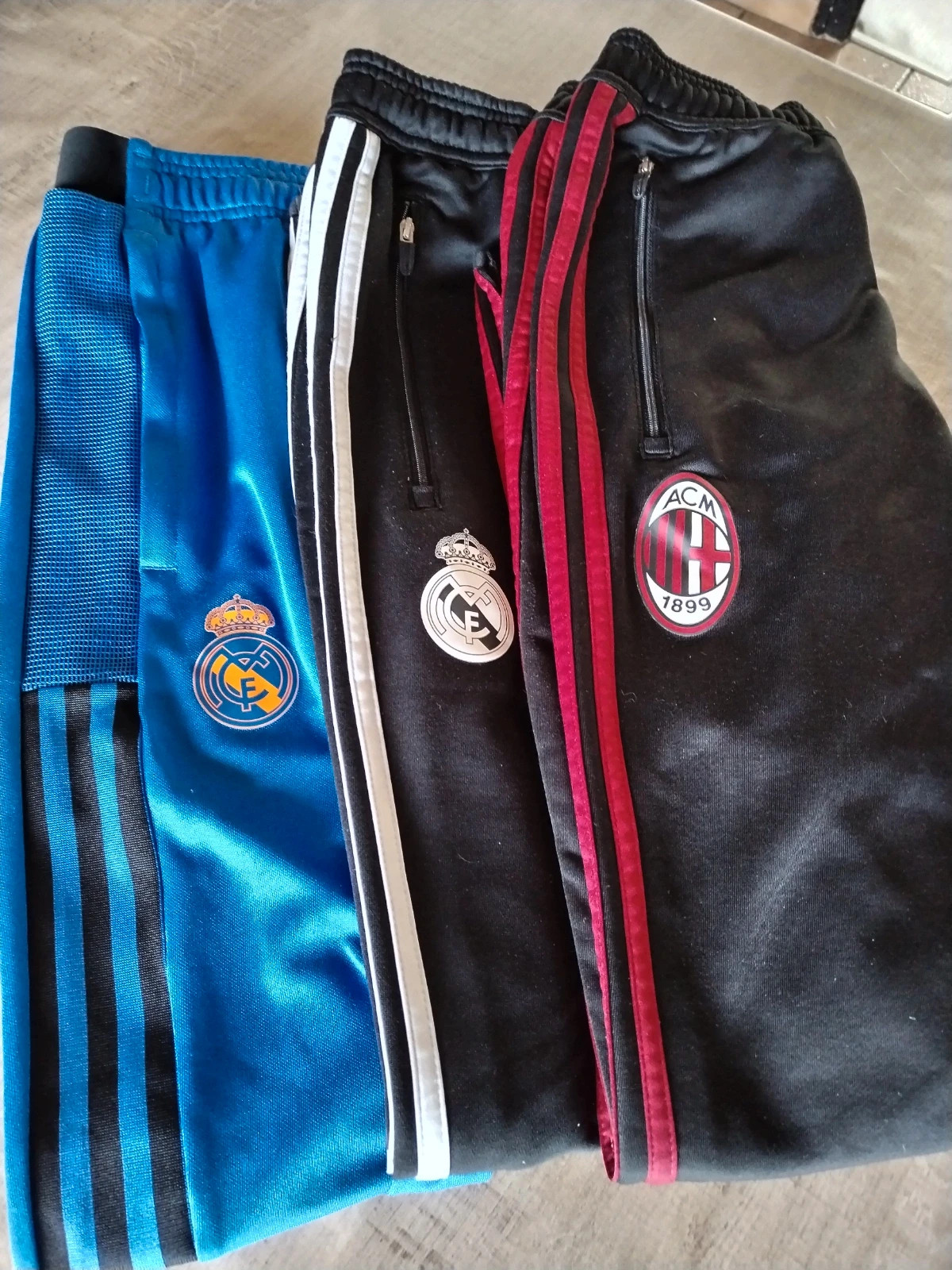 Lot jogging foot /réal Madrid / Milan AC / taille XS – adidas – taille XS / 34 / 6 2