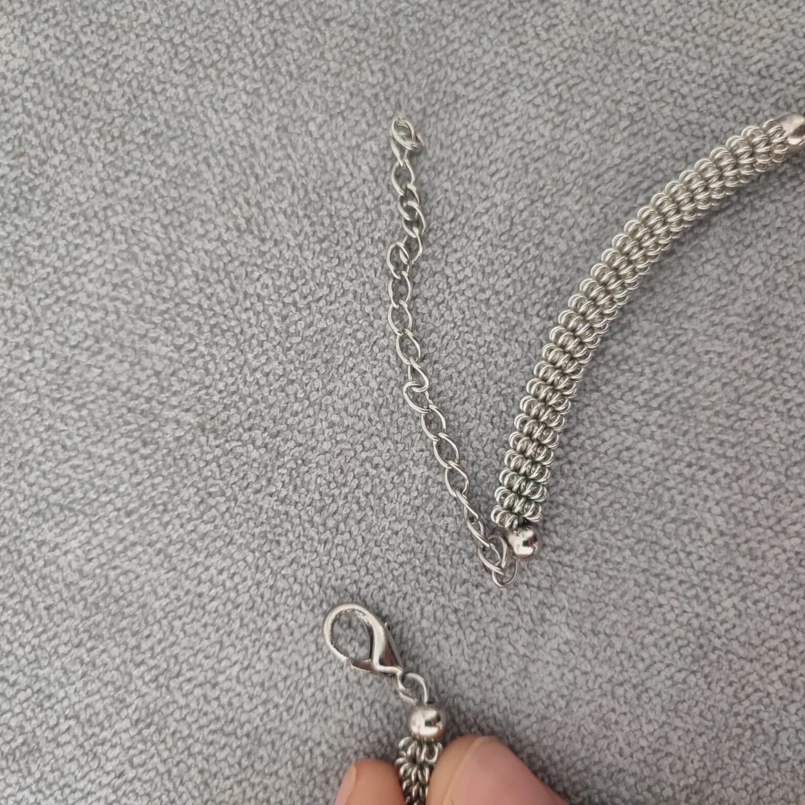Parure collier et boucles d'oreilles style ethnique bohème argenté et noir – Sans 3