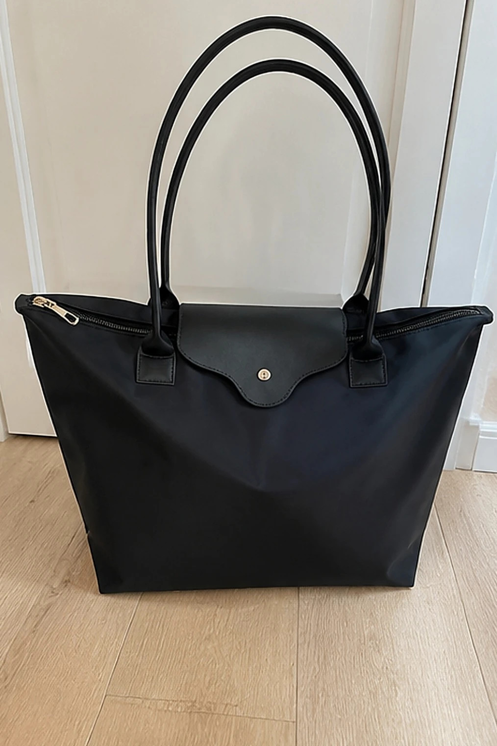 Sac fourre-tout noir minimaliste en toile avec fermeture zippee – Orenza