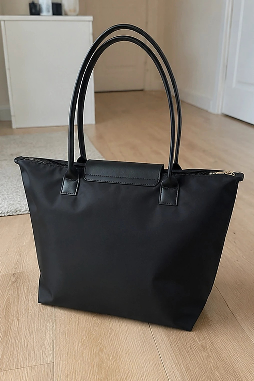 Sac fourre-tout noir minimaliste en toile avec fermeture zippee – Orenza 3