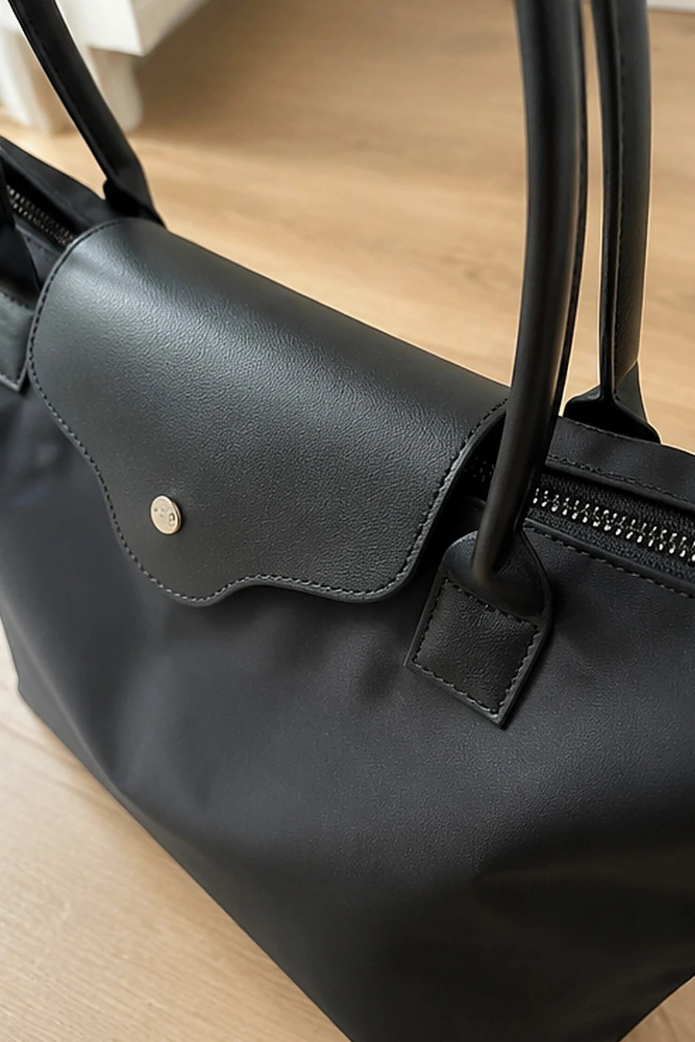 Sac fourre-tout noir minimaliste en toile avec fermeture zippee – Orenza 4