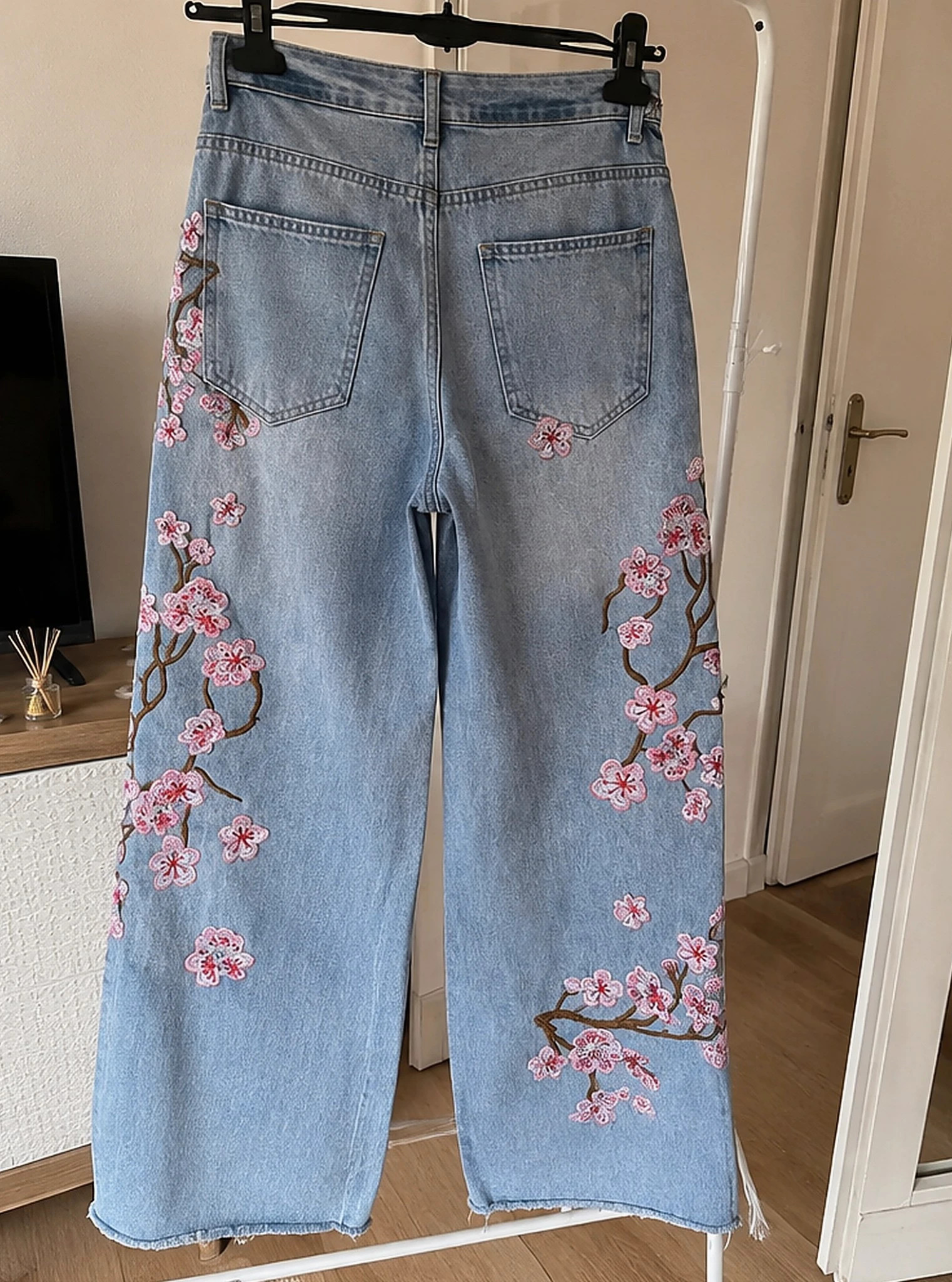 Jean ample broderie cerisiers taille M – vella – taille M 2