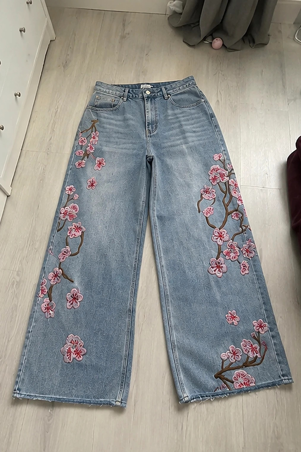 Jean ample broderie cerisiers taille M – vella – taille M 3