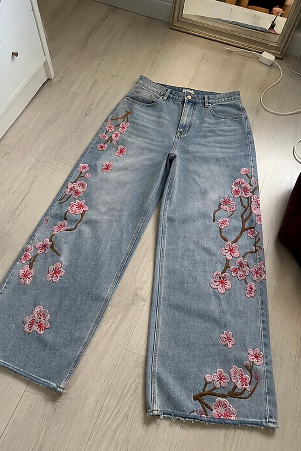 Jean ample broderie cerisiers taille M – vella – taille M 4