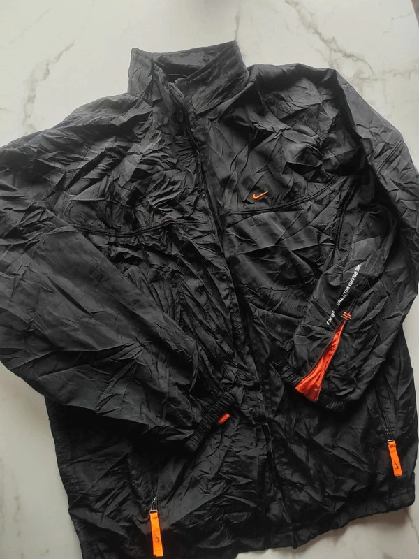 Veste Nike noire – coupe-vent vintage– logo orange – Nike – taille M 3