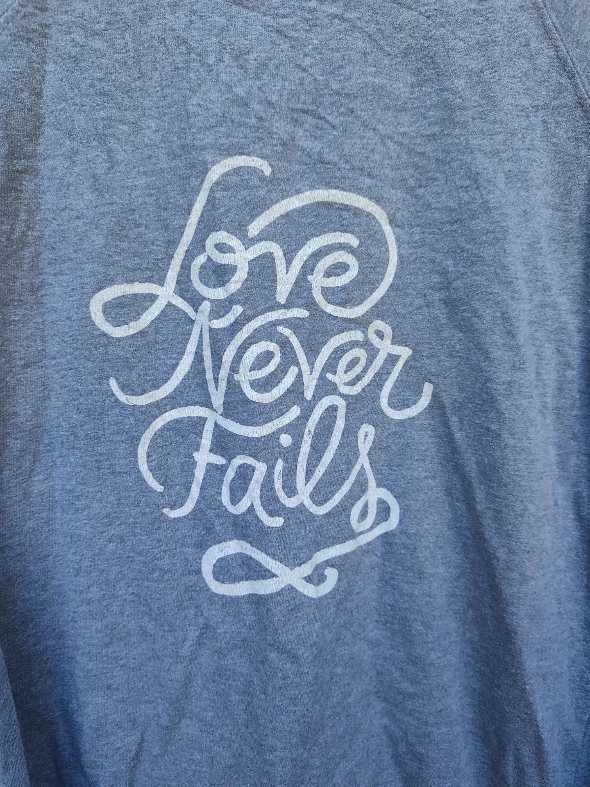 Sweat-shirt gris chiné "Love Never Fails" Delta Apparel – Vintage Dressing – taille M / 38 / 10 2