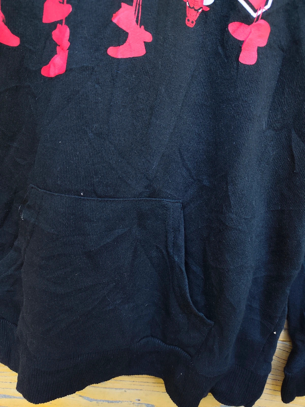 Sweat à capuche noir Chicago Bulls gros logo rouge – NBA – taille L / 40 / 12 4