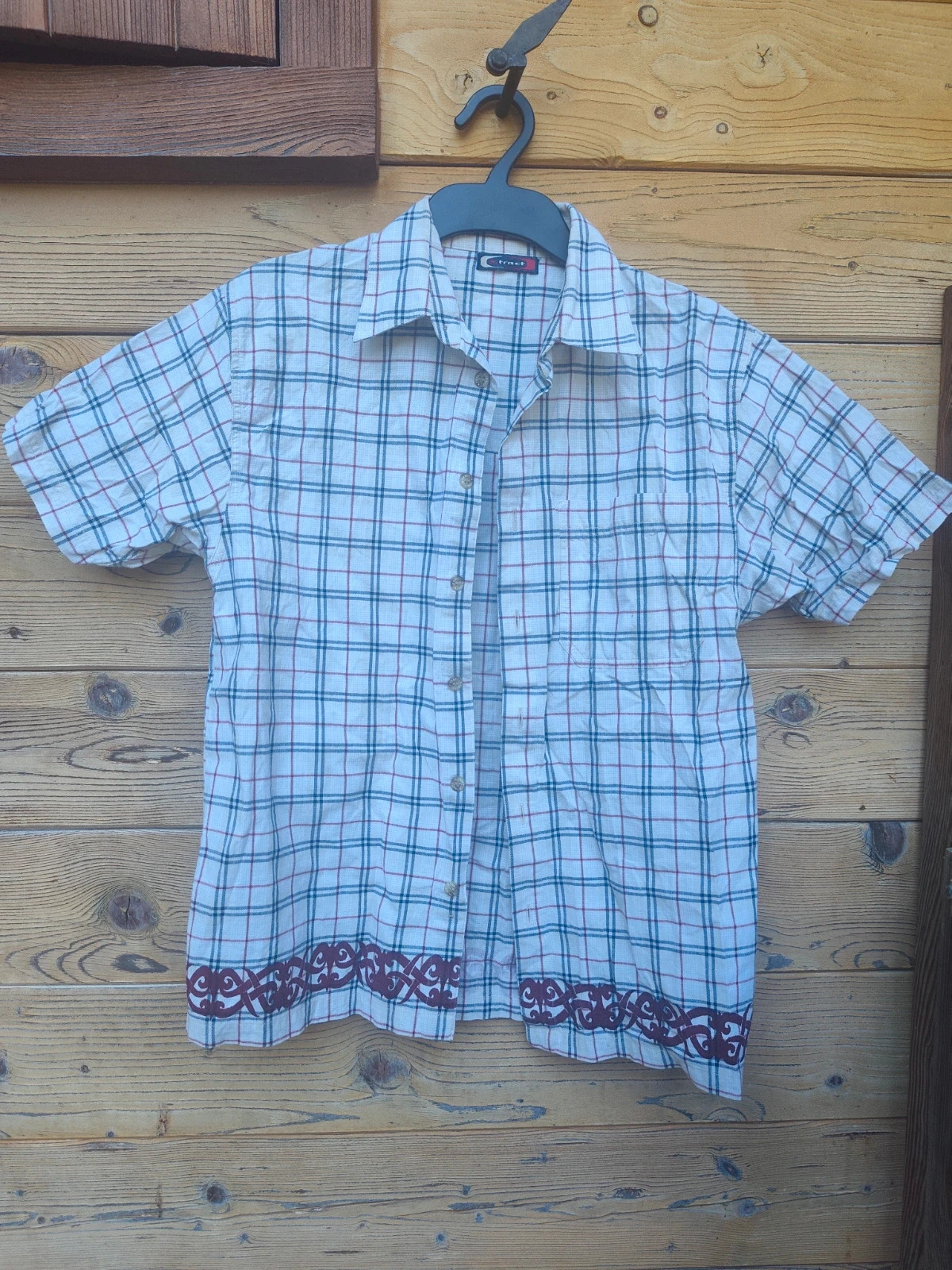 Chemise à carreaux blanche et bordeaux années 2000 y2k tribal