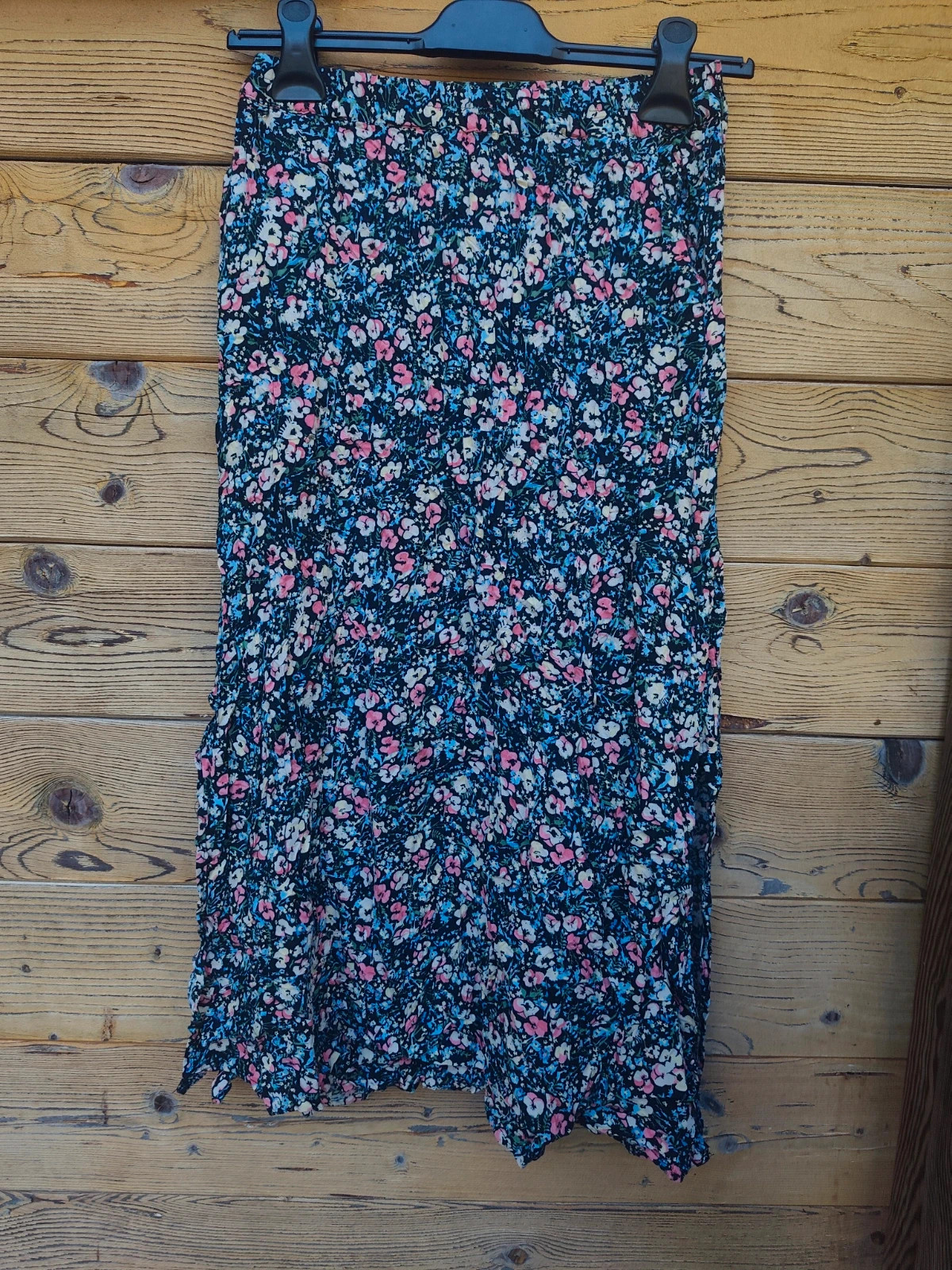 Jupe longue fleurie Vero Moda noire et rose 🌸