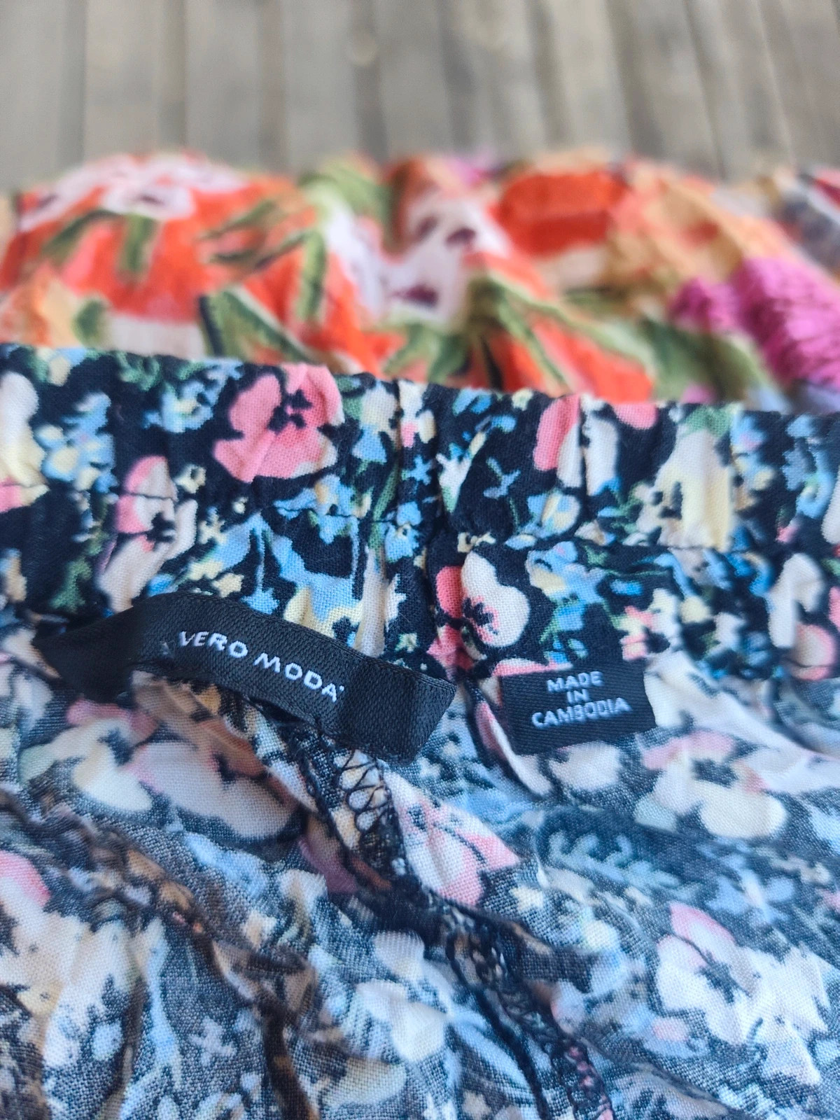Jupe longue fleurie Vero Moda noire et rose 🌸 – Vero Moda – taille M / 38 / 10 4