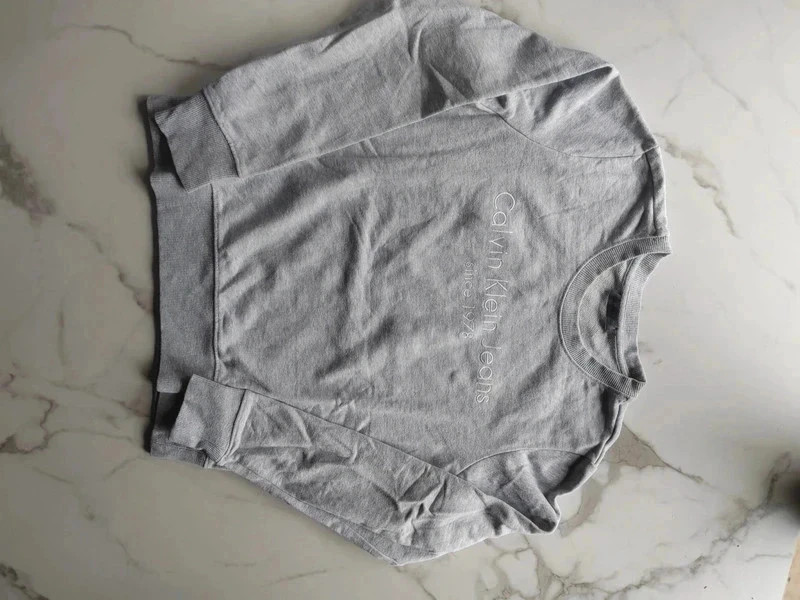 Sweat Calvin Klein gris logo – style minimaliste – Calvin Klein – taille S / 36 / 8 2