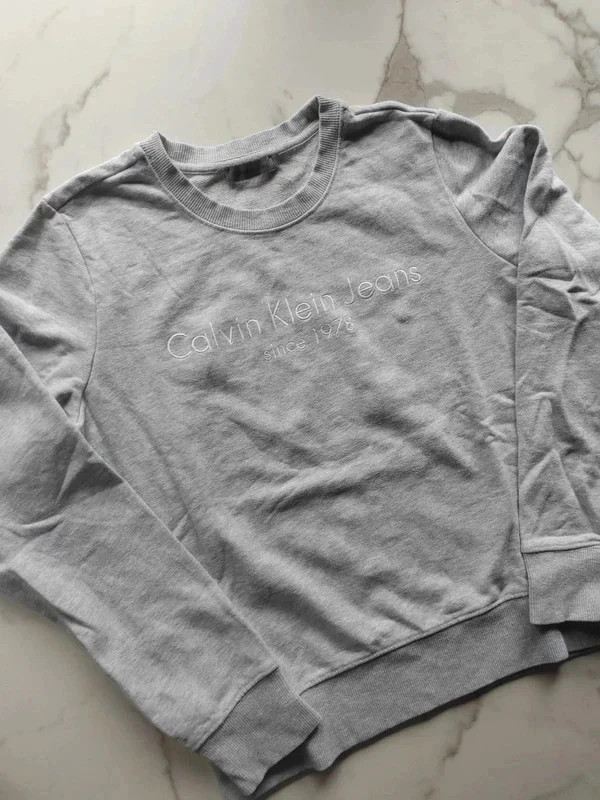 Sweat Calvin Klein gris logo – style minimaliste – Calvin Klein – taille S / 36 / 8 3