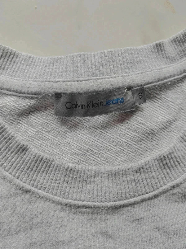 Sweat Calvin Klein gris logo – style minimaliste – Calvin Klein – taille S / 36 / 8 5