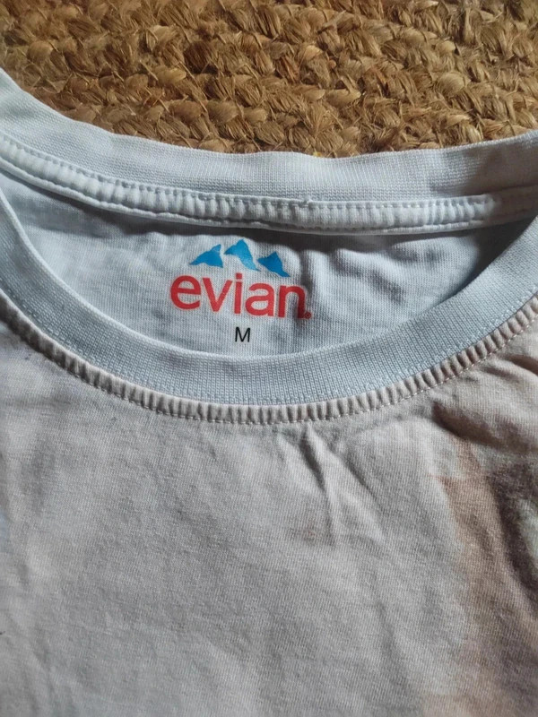 T-shirt Evian collector blanc – Taille M – pièce rare – Evian – taille M 4