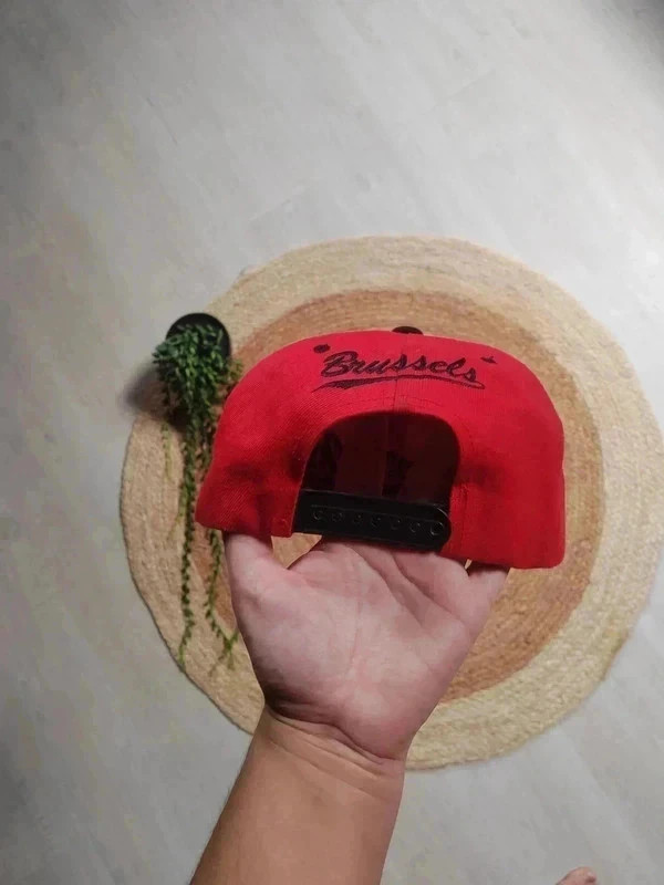 Casquette plate vintage brussels rouge et noir brodée – Vintage Dressing – taille Taille unique 4