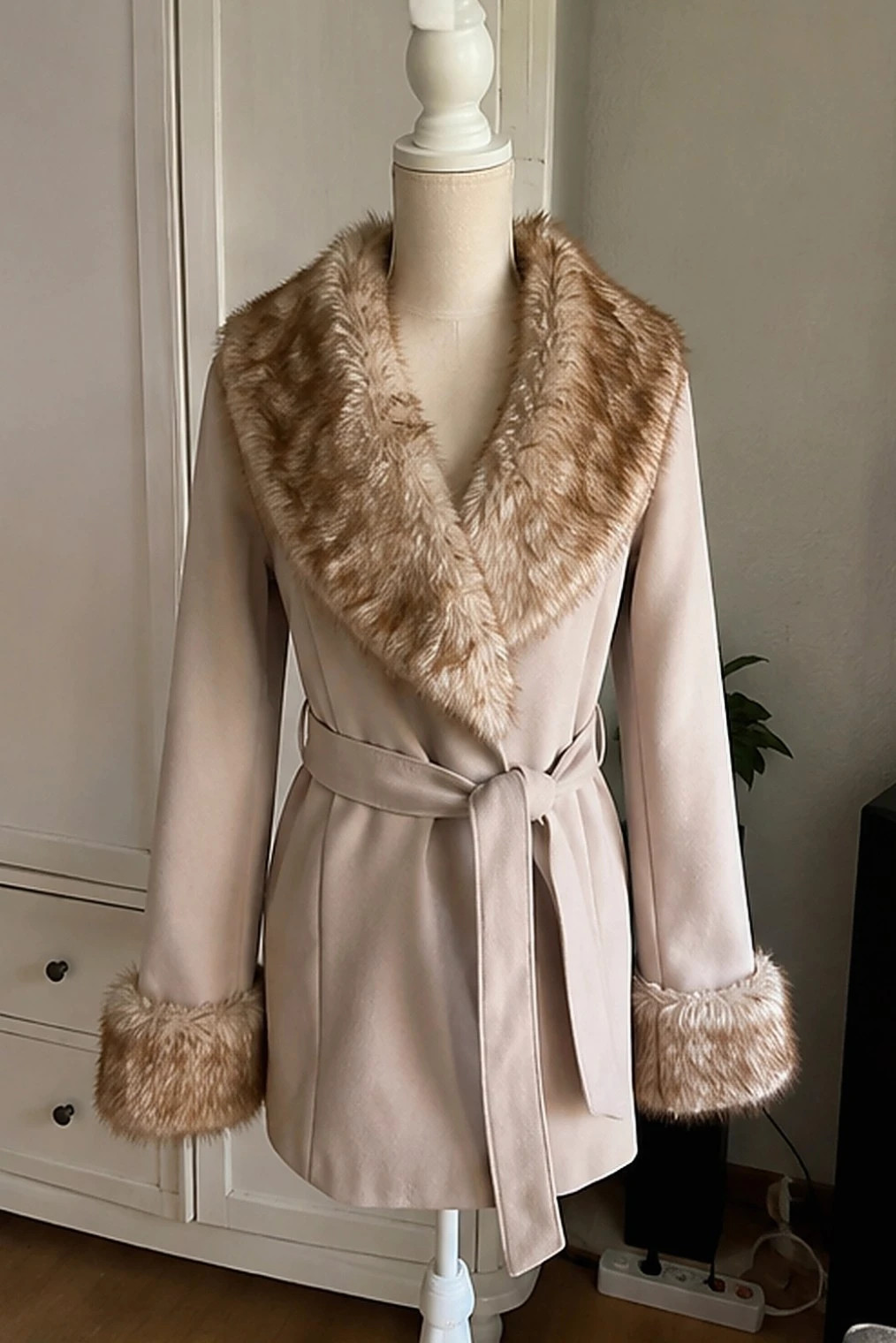Veste kaki courte col et poignets fausse fourrure taille S – Fabrique Samoëns – taille S / 36 / 8